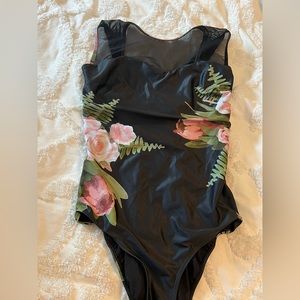 Albion fit swimsuit size M